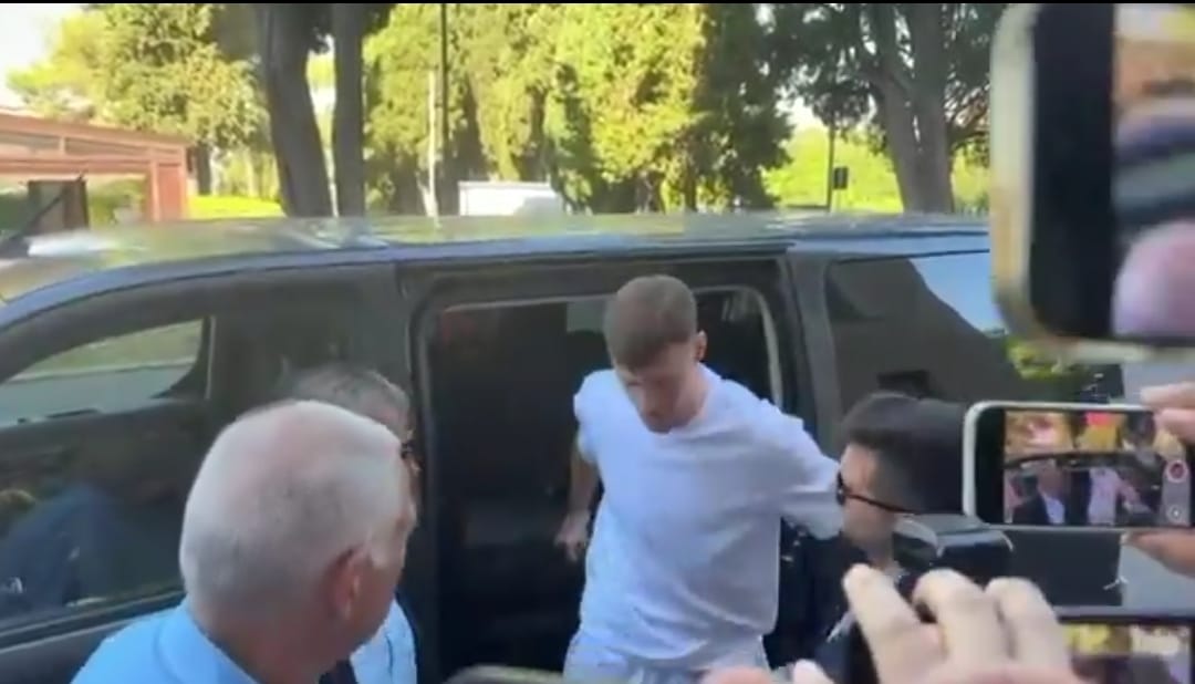 Fabrizio Romano Confirms Sam Beukema Arrives for Napoli Medical Ahead of Transfer
