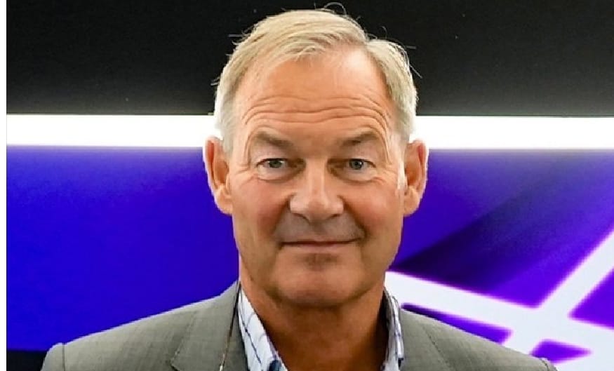 UK MP Mistakenly Reports Charity Rowers as Migrant Boat, Reacts