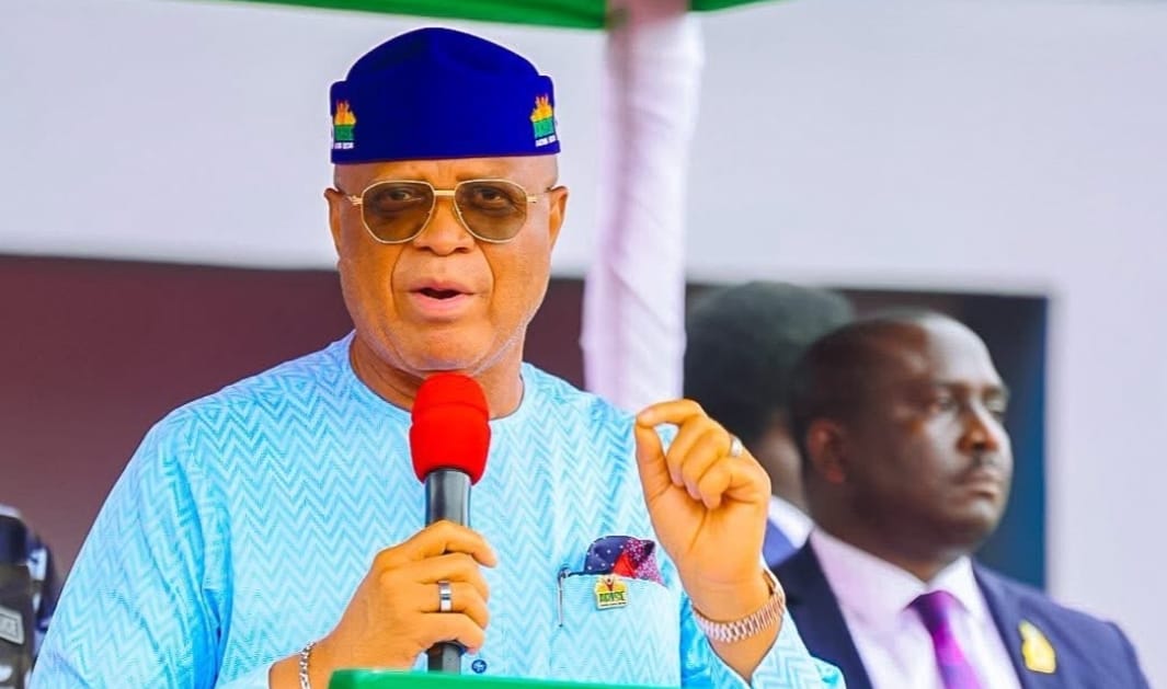 Governor Umo Eno Inaugurates NUJ Auditorium, Gifts Cars to Union Members
